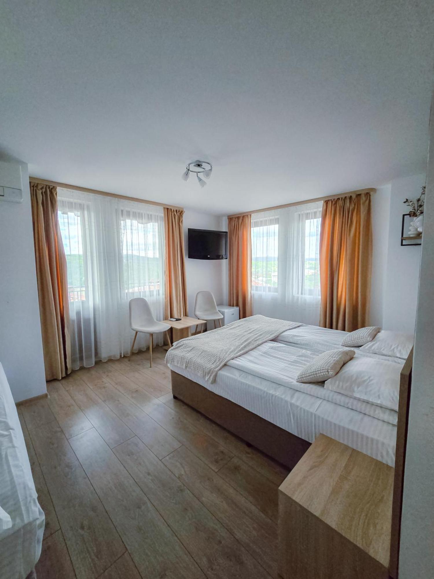 Family Hotel "Slavianska Dusha" Veliko Tărnovo Esterno foto